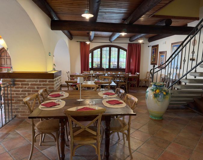 Atmosfera intima nella sala piccola del ristorante